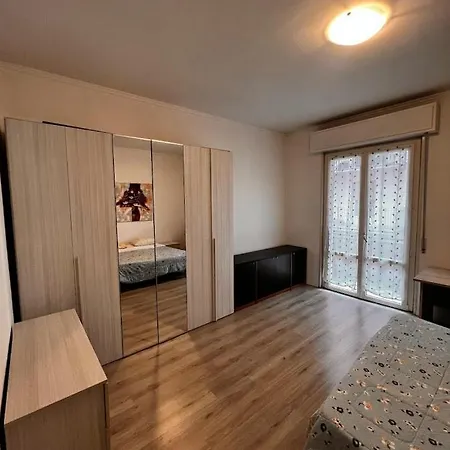 Grandi Gruppi, Soluzione Ideale, Amici O Famiglie. Apartment Parma